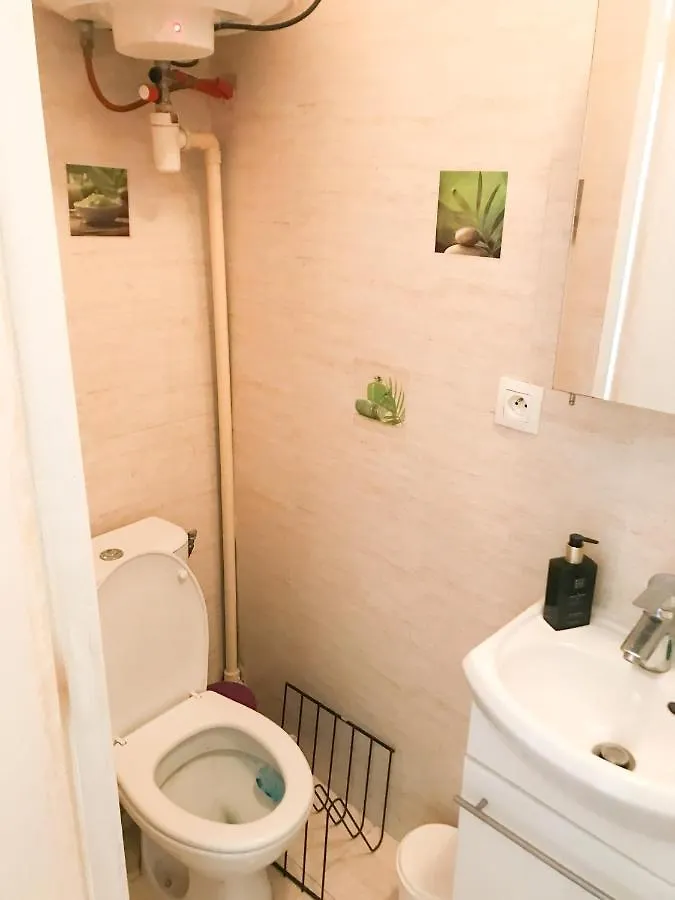 Apartment Voltaire 11 *